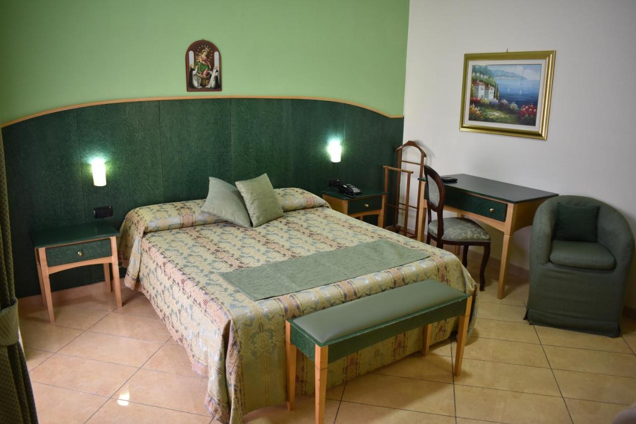 Hotel Ristorante Amitrano Pompei Esterno foto
