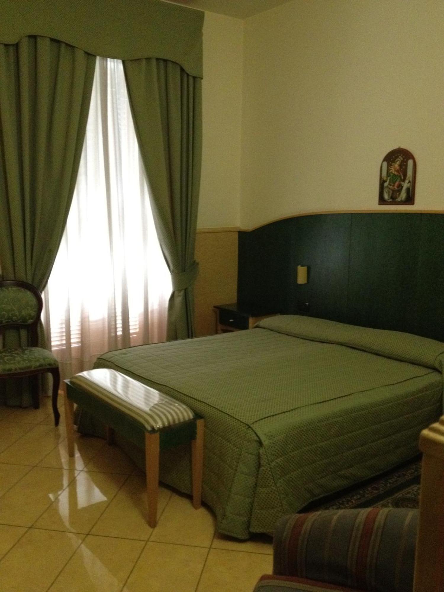 Hotel Ristorante Amitrano Pompei Esterno foto