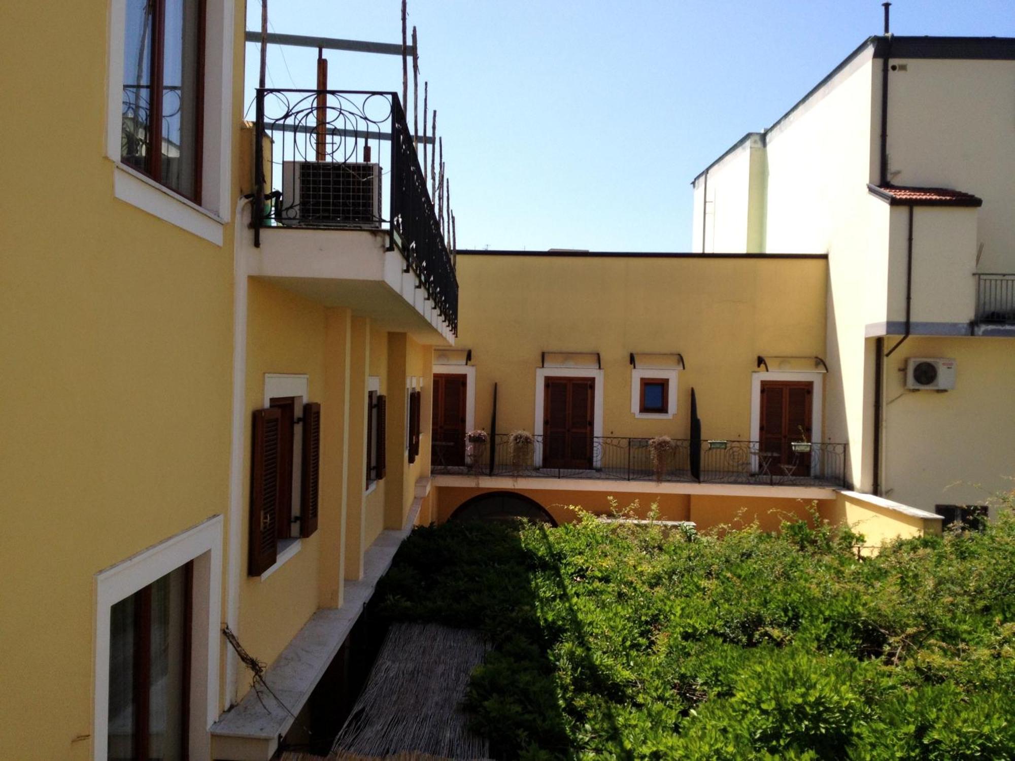 Hotel Ristorante Amitrano Pompei Esterno foto
