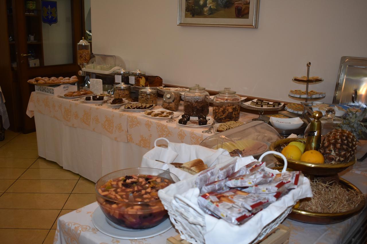 Hotel Ristorante Amitrano Pompei Esterno foto