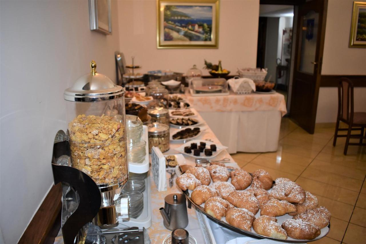 Hotel Ristorante Amitrano Pompei Esterno foto